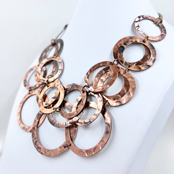 NWOT - Beautiful Hammered Copper Tone Interlocking Circles 14” Choker Necklace - Picture 3 of 6